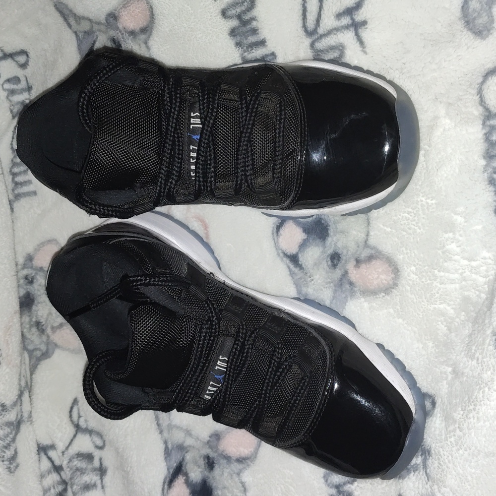 KIDS JORDAN 11 RETRO